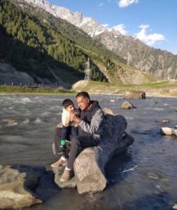 Prakash Raj Instagram - In Kashmir... my beautiful country...with my wonderful family .. shooting and vacationing after a hectic summer .. bliss