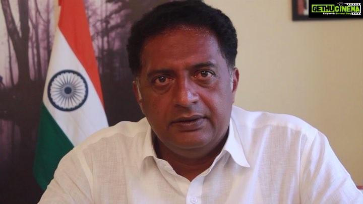 Prakash Raj Instagram - PrakashRaj on fake news !! Don’t get carried away guys ! Prakashraj is an independent candidate . This is the cheap tactics from congress! 🙏🏻 Bangalore, India