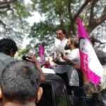 Prakash Raj Instagram - Campaign rally begins ... self made person , inspiration to many who dream. power of a common man who turned into a a super star and now coming back to serve his people. #WhiseGeVoteHaaki Serial no 14 Tv9 Channel Kannada