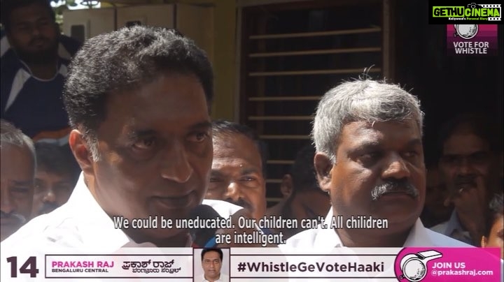 Prakash Raj Instagram - Elections are a business in India, Poor people think they will get money when they vote, but they don’t realise they are selling the future of their families for just 5000 rs! That’s the truth ..time to explain them to choose their right candidate who refuses to pay them money for their votes. It’s their RIGHT !! #bangalorecentral #bangalore_insta #whistlepodu #whistlegevotehaaki #serialno14 #rebbotbangalore with #prakashraj #independentcandidate Bangalore, India