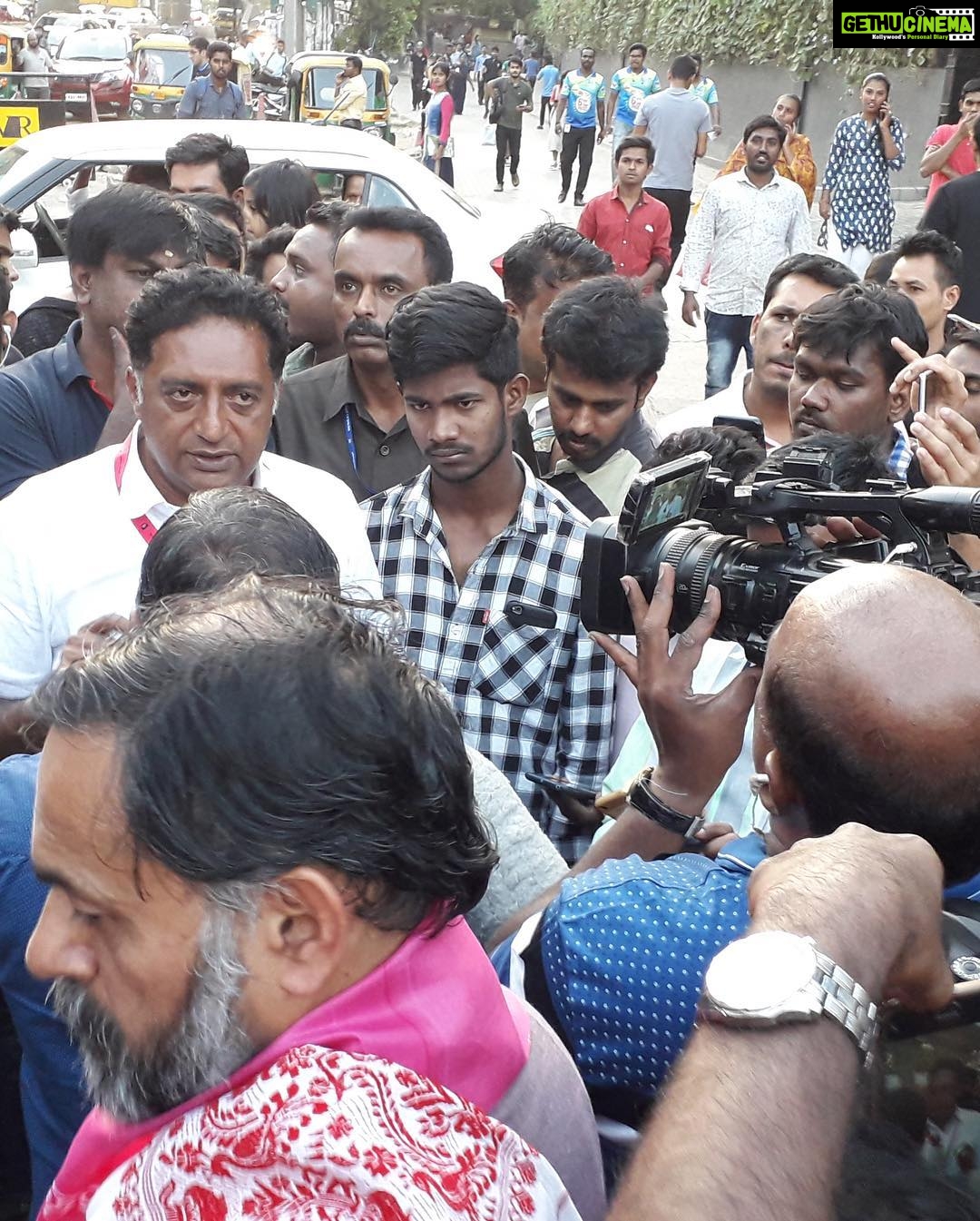 Prakash Raj Instagram - Thanks to #swarajindia leader #yogendrayadav to come and support Prakash Raj today at the campaign at Mahadevpura constituency today 🙏🏻
