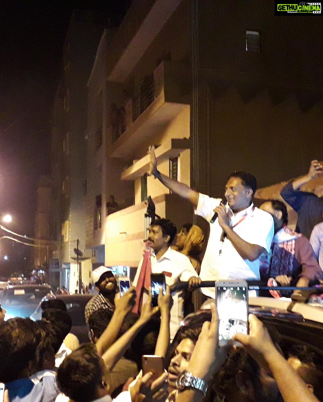 Prakash Raj Instagram - Thanks to #swarajindia leader #yogendrayadav to come and support Prakash Raj today at the campaign at Mahadevpura constituency today 🙏🏻
