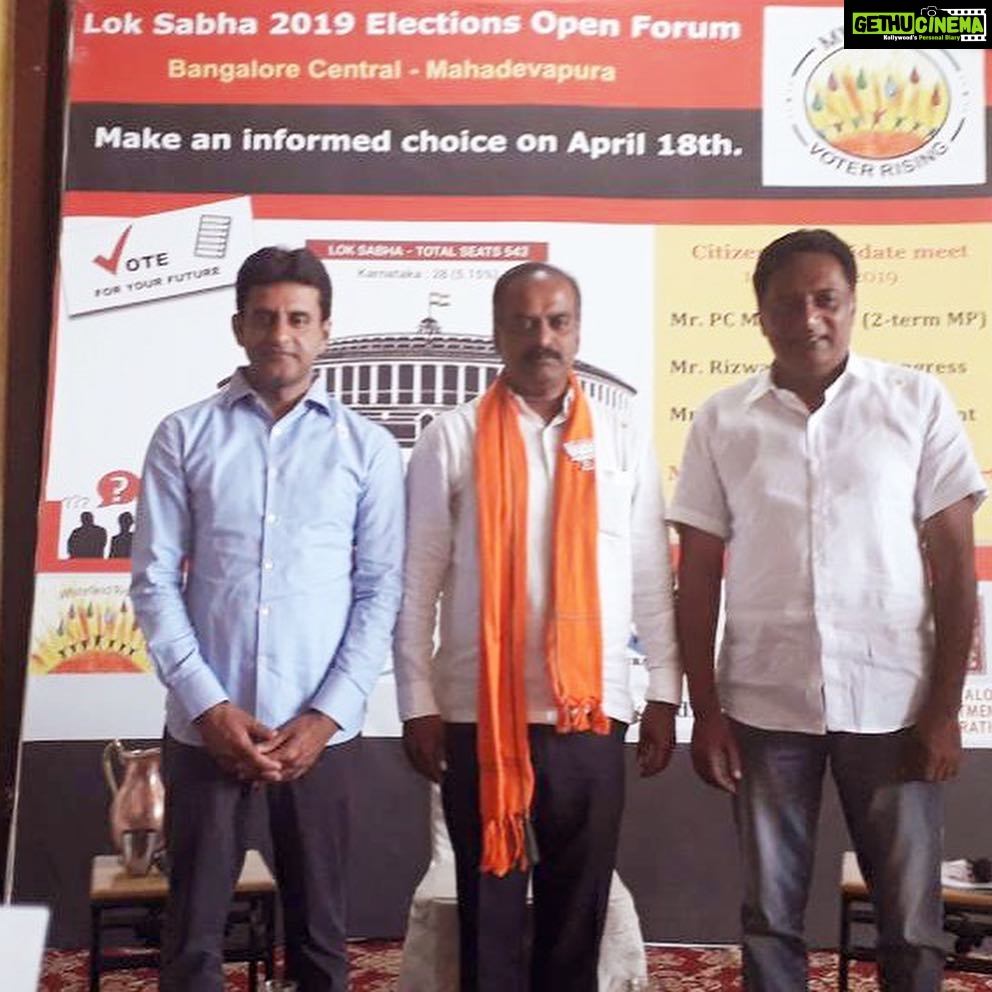Prakash Raj Instagram - @prakashraaj is currently at the @WFRising meet. This shows that he does not only #justask questions but is ready to answer them too. He is fighting for accountable politics in Bangalore central, #benguluru choose your candidate wisely ! #bangalorecentral #bangalore_insta #whistlepodu #whistlegevotehaaki Bangalore, India