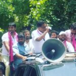 Prakash Raj Instagram – Prakashraj campaigning at CV Raman Nagar today. Pink is the colour of the season . #alternatepolitics on the way . #whistlegevotehaaki #serialno14 #bangslorecentral #independentcandidate Chamrajpet