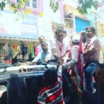 Prakash Raj Instagram – Prakashraj campaigning at CV Raman Nagar today. Pink is the colour of the season . #alternatepolitics on the way . #whistlegevotehaaki #serialno14 #bangslorecentral #independentcandidate Chamrajpet