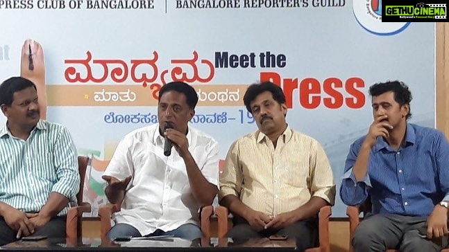 Prakash Raj Instagram - Your loksabha candidate from Bangalore Central #Prakashraj addressing the press club of BANGALORE. Sharing his visions to make #benguluru rise & shine again. #rebootbangalore with Prakash Raj #WhistleGeVoteHaaki #serialno14 #bangalorecentral #independentcandidate #voteforprakashraj #citizensvoice #chaloparliament Bangalore, India