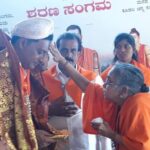 Prakash Raj Instagram - Visited Sharana Sangama today, took their blessings. Everyone present are on same view that both the national parties have failed in raising the issues pertaining to the community, time for CHANGE & change is HERE. #ThinkMaadiVoteMaadi #citizensvoice in #parliament 4m #bengalurucentral this #LokSabhaElections2019 #rajajinagar Bangalore, India