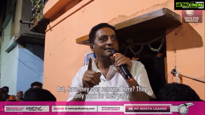 Prakash Raj Instagram - Have u heard any leader talking with this sense !!! Time to have educated leaders and start cleaning our politics ! Stand by us. Vote for whistle . Let’s be the whistle blowers of these dirty politicians #citizensvoice #voiceoftheelection #loksabha 2019 #prakashraj #independentcandidate for #bangalorediaries #bangalorecentral Bangalore, India
