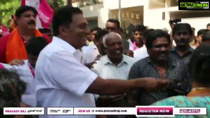 Prakash Raj Instagram - #independentcandidate #peoplescandidate #bangalorecentral #citizensvoice #ChaloParliament #ThinkMaadiVoteMaad #prakashraj #democracy #needofthehour