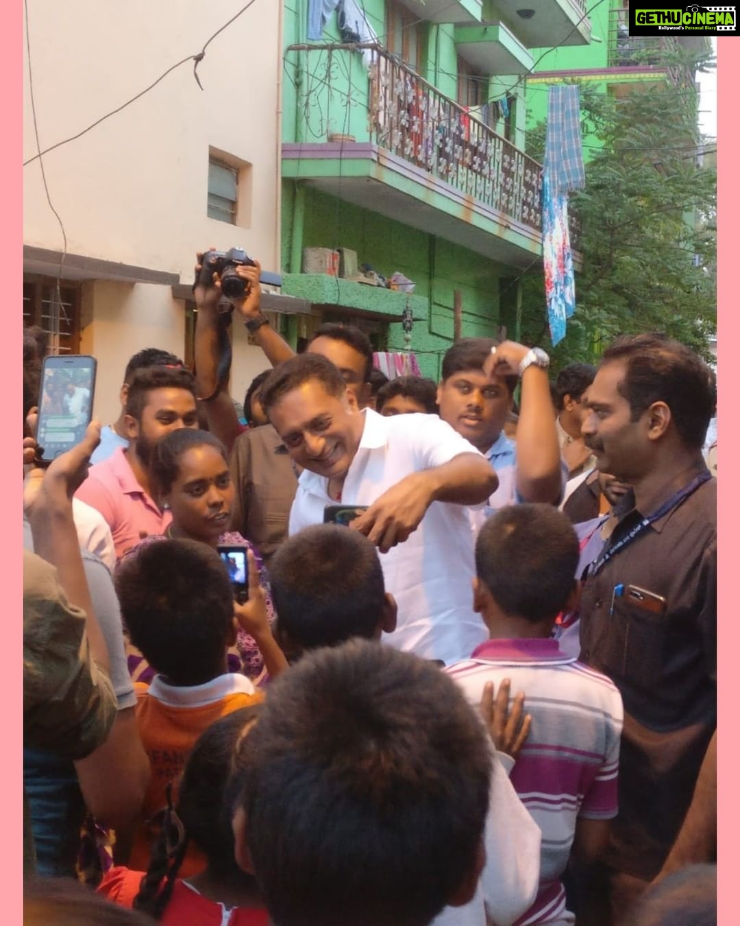 Prakash Raj Instagram - #prakashrajforprogress #citizensvoice #chaloparliament ππ»To support us please give us a missed call on 7412-931-931 Or log on to www.prakashraj.com Or Get connected to our campaign by joining our official WhatsApp group by clicking the link. https://rebrand.ly/ISupportPrakashRaj