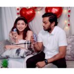 Pranitha Subhash Instagram - #Ad Do you think that small but thoughtful gestures are special, too? ❤️✨ Well, I do as well, and my Boo has always awed me with such surprises, one of which involved us sharing a @cornettoindia! It'll always be my favourite memory!❤️ Guys, this Creamy and Crunchy cone is something magical, so all you need for Valentine's Day is a @cornettoindia! Order it right away on Swiggy! 🍦🥰 @KwalityWalls #cornettoIndia #Cornettoyourlove #Valentinegift #Valentineproposal #Valentinesday #firstmove #sayitwithCornetto