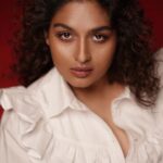 Prayaga Martin Instagram – We’re on the same page if you can look me in the eyes. Come, let’s fall in love…
 Thanks Man @jiksonphotography