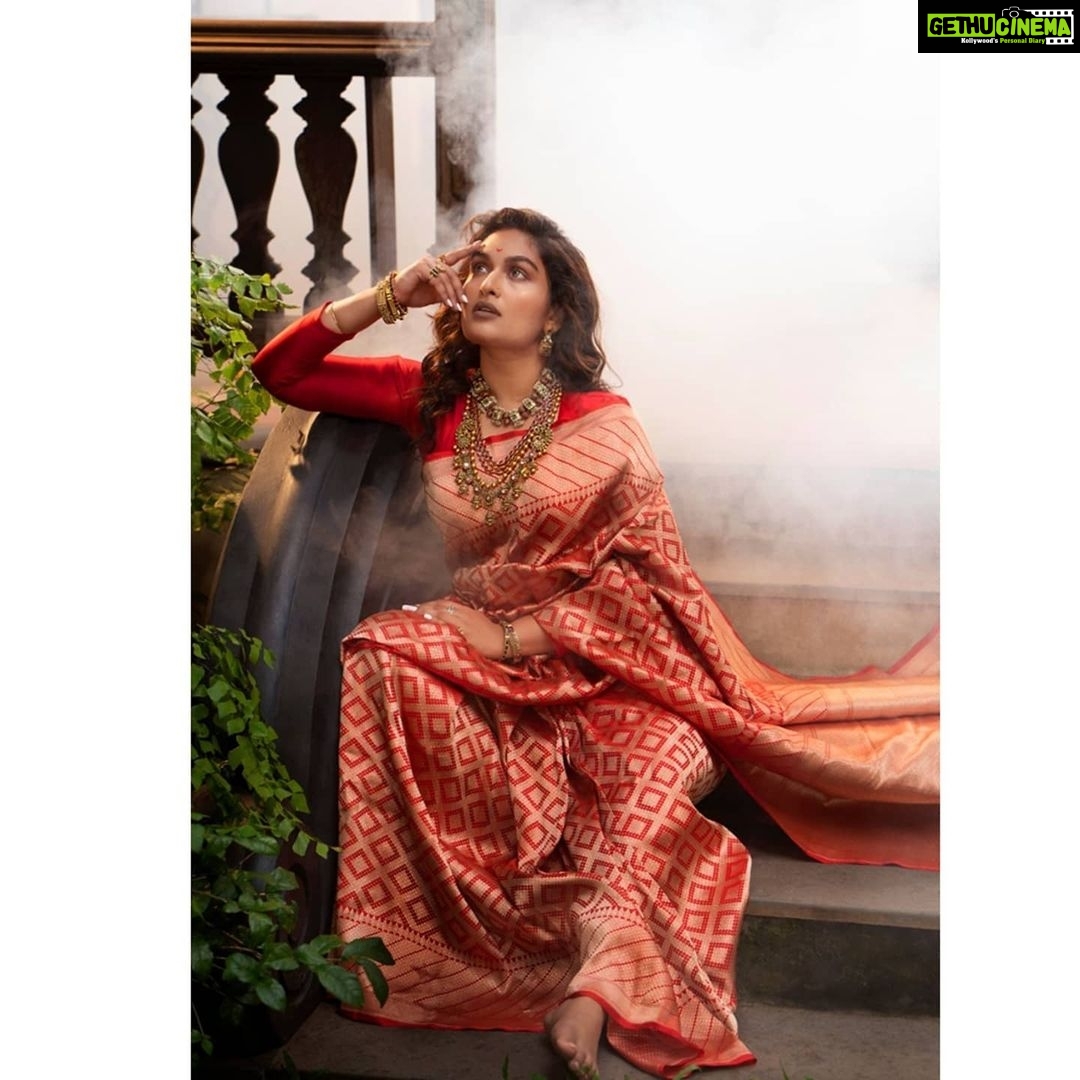 Prayaga Martin Instagram - Moon written on her forehead! That's her destiny. She's on that journey... There's no limit to what we, as women can accomplish! Styling : @soorajskofficial Photography: @anupchacko Content: @a_menen_k Make up: @_aishwarya_karayil Saree: @itiha.india Jewellery: @sangeetha916gold Asst stylist : @therealpiya Retouch: @jyothish_krishnaa Co-ordination : @socialpr_kochi