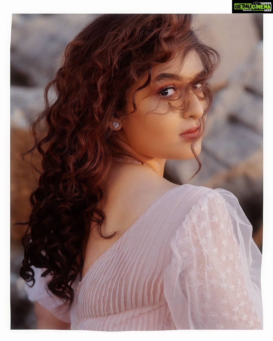 Prayaga Martin Instagram - You've found a face! Stylist : @asaniya_nazrin Jewellery: @aravindjewellery Photography :@gouthamvallath_photographia Makeup and hair : @prabinmakeupartist Outfit : @Paris_de_boutique Styling assistant : @sruthi_suru_
