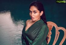 Prayaga Martin Instagram - The line, is rather thin. The Team ♥️ @shanishaki Magic! @pallavidevika @_its_me_caroline @conlangclothing @oldharbourhotel @aghil_menon @sulfikarbeevi @thephoto_mechanic @jobyeldhophoto