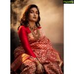 Prayaga Martin Instagram - Moon written on her forehead! That's her destiny. She's on that journey... There's no limit to what we, as women can accomplish! Styling : @soorajskofficial Photography: @anupchacko Content: @a_menen_k Make up: @_aishwarya_karayil Saree: @itiha.india Jewellery: @sangeetha916gold Asst stylist : @therealpiya Retouch: @jyothish_krishnaa Co-ordination : @socialpr_kochi