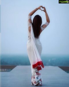 Prayaga Martin Instagram - Sky. Wind. Woman. All Deep.

📸 @jeesjohnphotography 
 Draped in a @t.and.msignature
