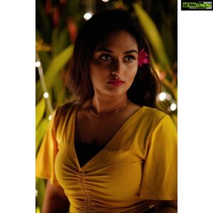 Prayaga Martin Instagram - Woman, you're the flower. 
#scarboroughfair

Styled by @jishadshamsudeen 
Captured by @sk_abhijith with @k_s_sanju_t_v_m