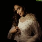 Prayaga Martin Instagram - Shailaputri. Navadurga. #navaratri Credits : Insanely talented @anandhuofficial