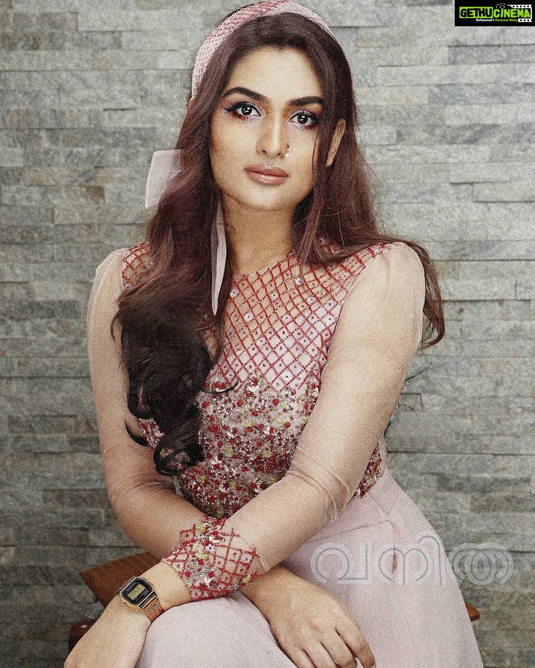 Prayaga Martin Instagram - She's sky. Lilac sky. 📸 @sreekanth_kalarickal