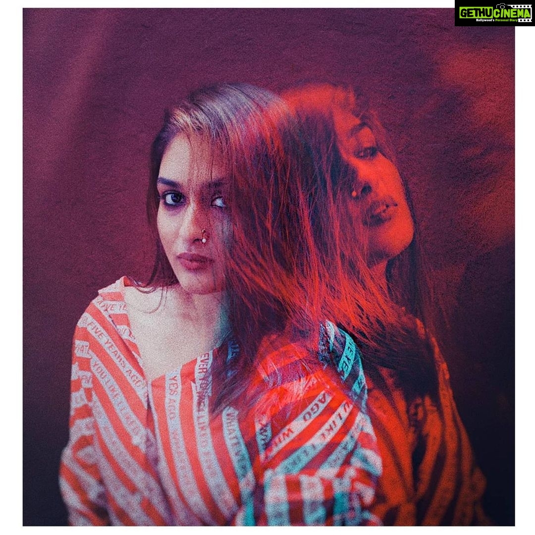 Prayaga Martin Instagram - What does it mean to be a woman in art? . . . Art : @yaariaz