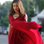 Prayaga Martin Instagram - Roja. 🌹 #ChrisDeBurgh #ValentineRose . . . Back in a @t.and.msignature You've captured the moment @pranavraaaj!