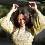 Prayaga Martin Instagram - The breeze that ruffles through her hair whispers sweet nothings! . . . Greens And Pearls : @paroscouture Photographs : @pranavraaaj