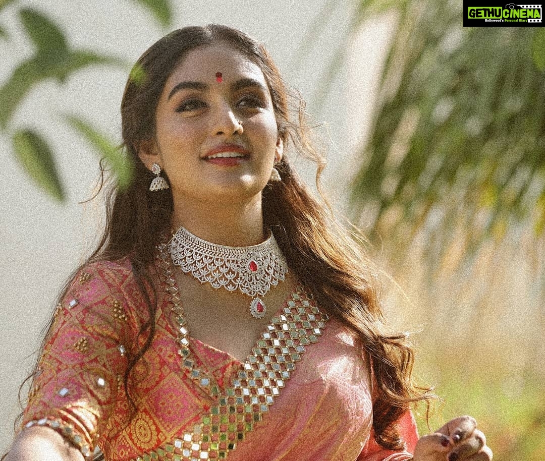 Prayaga Martin Instagram - Geeethaaaaaa! Adorning @mspinkpantherjewel