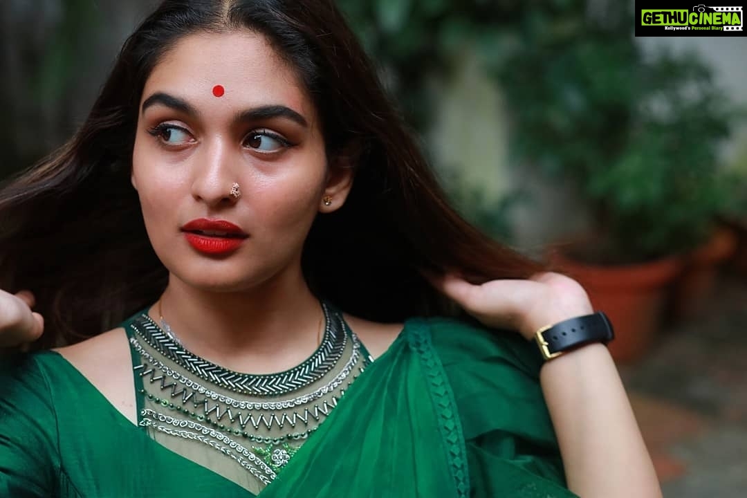 Prayaga Martin Instagram - @pooojadev from carefully picking a colour to designing something this intricate and dainty . You're an emerald, Gem ! @anijajalan_photography
