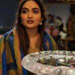 Prayaga Martin Instagram - Geetha ! When you have your beautiful co star clicking candids for you @shanvisri 🙌 ❤ #Geetha #kannada #kolkata Howrah Bridge