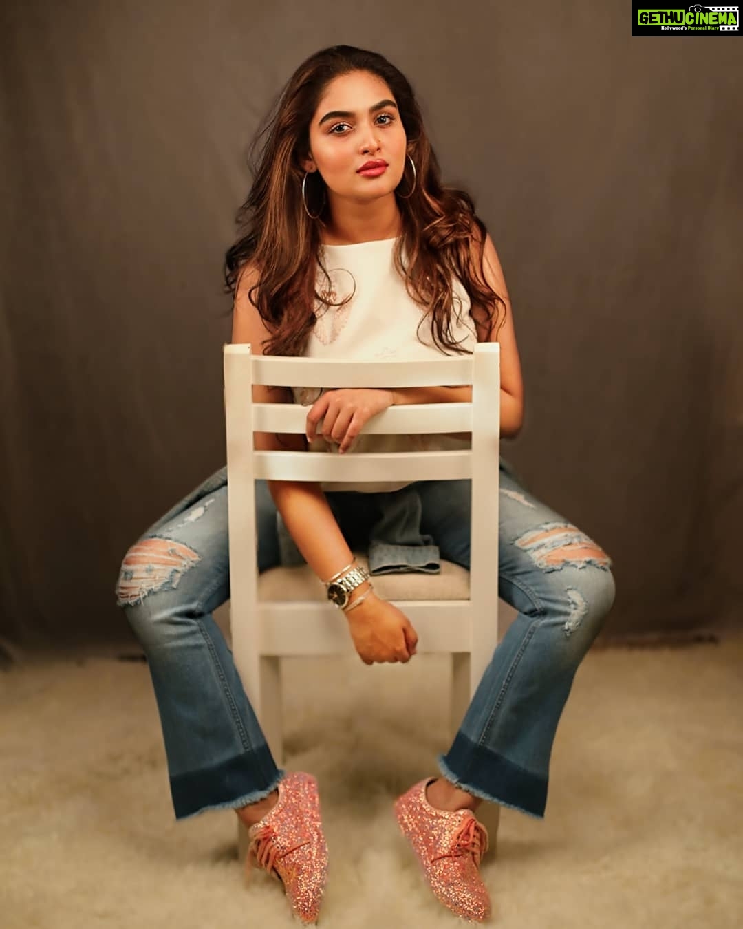 Prayaga Martin Instagram - 🦄👯♀️🧚♀️🌟 _______________________ 📸 @rajithrathiyappan 👕 @rosstoryofficial 🥿 @beckyvalayil... _______________________