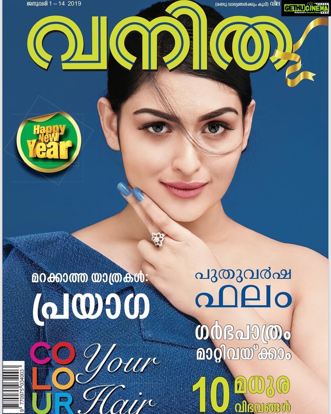 Prayaga Martin Instagram - HAPPY NEW YEAR ! Working on 2019 till the good is better and the better is Best ! THANK YOU @sreekanth_kalarickal ! You’ve gifted me with the best on the start of this year ! Congratulations on your hundredth cover as well ! SWIPE and there , Nothing can get better than sharing the cover for New Years with @mohanlal Sir! The Best. THANK YOU @jisha.thomas . We know how destiny works with clothes ;) AND @renjurenjimar show me your magic hands please ? 2•0•1•9 🙃 #EverythingBeginsWithGratitude