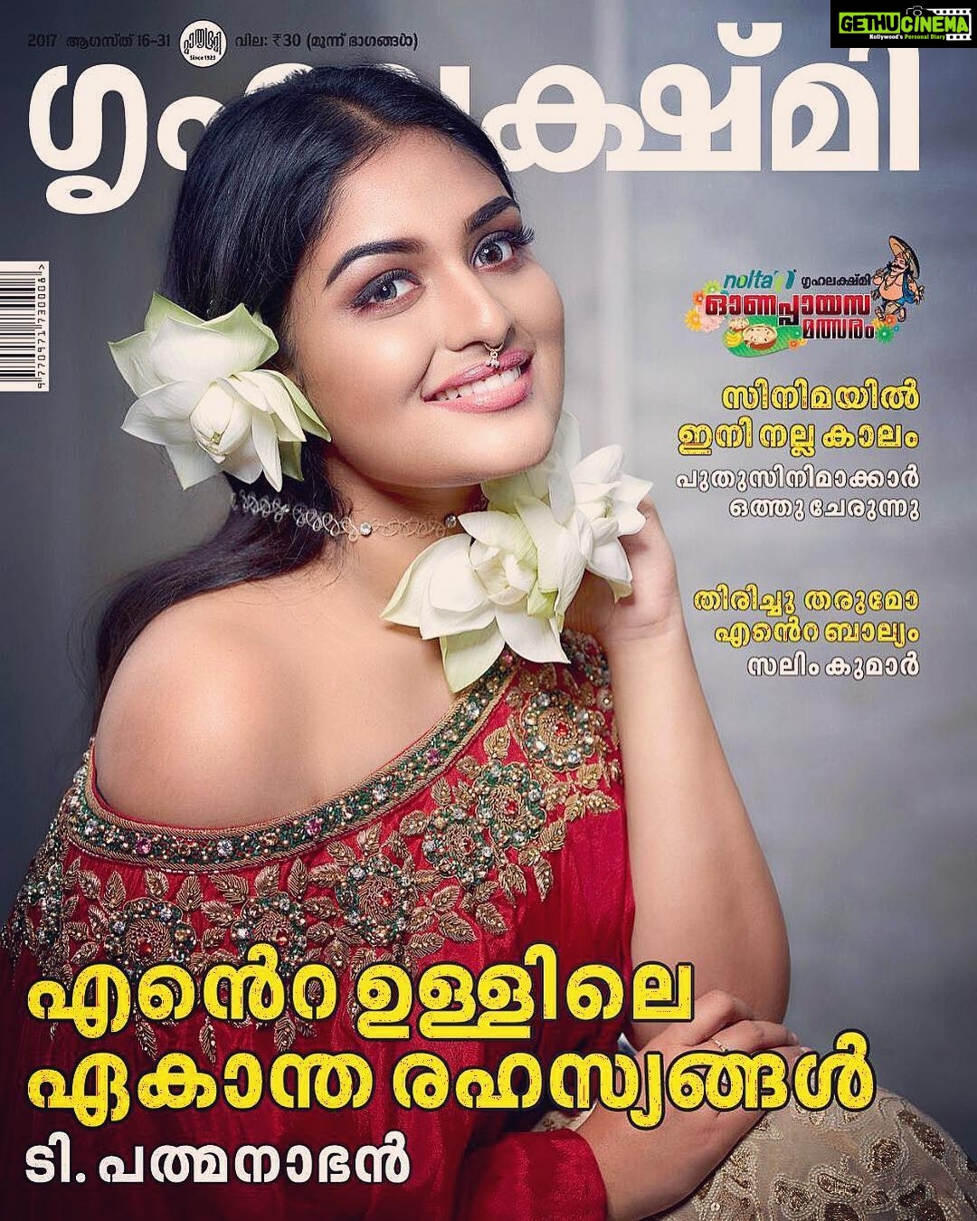 Prayaga Martin Instagram - Chingam 1 ✨ Bringing a twist to Onam with just some flowers to that urban chic looks . Credits to my incredible team 💋 Photographed by @carrot_gk 😍 Made to look good by @unnips 😘 Styled by @shantikrishna♥️