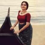 Prayaga Martin Instagram - Waves Of Nostalgia . @toonusunny getting the aesthetics of the yesteryear idol carefully captured , with all its beauty ! Here , been the best experience of slipping into the legendary Sheela Ma’am’s poise ! Karuthamma from the all time Malayalam classic ‘Chemeen’. How more fortunate can one get ? I don’t know . Cherishing the moments of being her . Pride of Malayalam cinema ! PS : എന്റെ കൊച്ചുമുതലാളി... 😅 phew! One out of 5 looks ! This edition of star and style magazine ! @shantikrishna @jaseenav