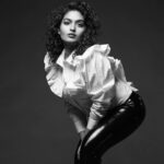 Prayaga Martin Instagram - Caught in the middle of a Squat! #buttworkoutsforgirls @jiksonphotography @asaniya_nazrin @maxxocreative @shiva_makeover