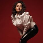 Prayaga Martin Instagram - Caught in the middle of a Squat! #buttworkoutsforgirls @jiksonphotography @asaniya_nazrin @maxxocreative @shiva_makeover