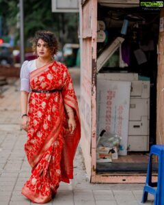 Prayaga Martin Instagram - Walk down the Ramp called Street to discover that Everyone is a universe of thoughts, insights & feelings. Designer & styling : @bhargavi_vikyathi @bhargavi19 Top @jmes_couture Photography : @deepakvijay MUA @juli_julian_makeover_studio B'Lore