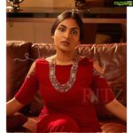 Prayaga Martin Instagram - Real Leather, Real Gold, Real Woman. @t.and.msignature @m.o.dsignature @shafishakkeer @kochimarriott