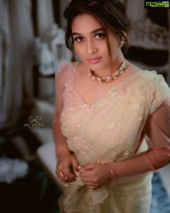 Prayaga Martin Instagram - Set Up @varvadhuweddingphotography Saree @t.and.msignature Jewellery @m.o.dsignature MUA @juli_julian_makeover_studio Port Muziris, A Tribute Portfolio Hotel, Kochi