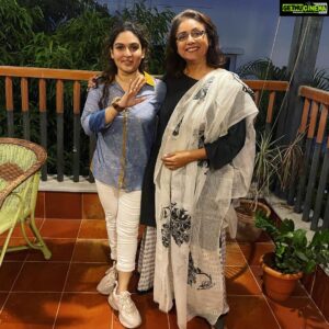 Prayaga Martin Instagram - This has been a matter of the heart! 
The darling most @revathyasha Ma’am and I for @gauthamvasudevmenon Sir’s @ondragaent.

Called Darling!

#motherdaughter