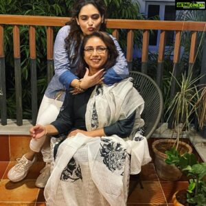 Prayaga Martin Instagram - This has been a matter of the heart! 
The darling most @revathyasha Ma’am and I for @gauthamvasudevmenon Sir’s @ondragaent.

Called Darling!

#motherdaughter