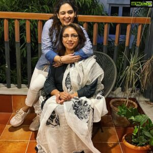 Prayaga Martin Instagram - This has been a matter of the heart! 
The darling most @revathyasha Ma’am and I for @gauthamvasudevmenon Sir’s @ondragaent.

Called Darling!

#motherdaughter