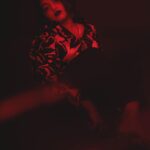 Prayaga Martin Instagram - If only dark circles were a beauty thing! #toxiceyes Coordination: @dotcustody Photography: @pournami_mukesh_photography @art_d_jibpzie Costume: @vintage_sprit Jewellery: @m.o.dsignature Makeup: @neethu_makeupartist Studio: @cinespacestudio_ #SIIMA2021 #PRAYAGAMARTIN