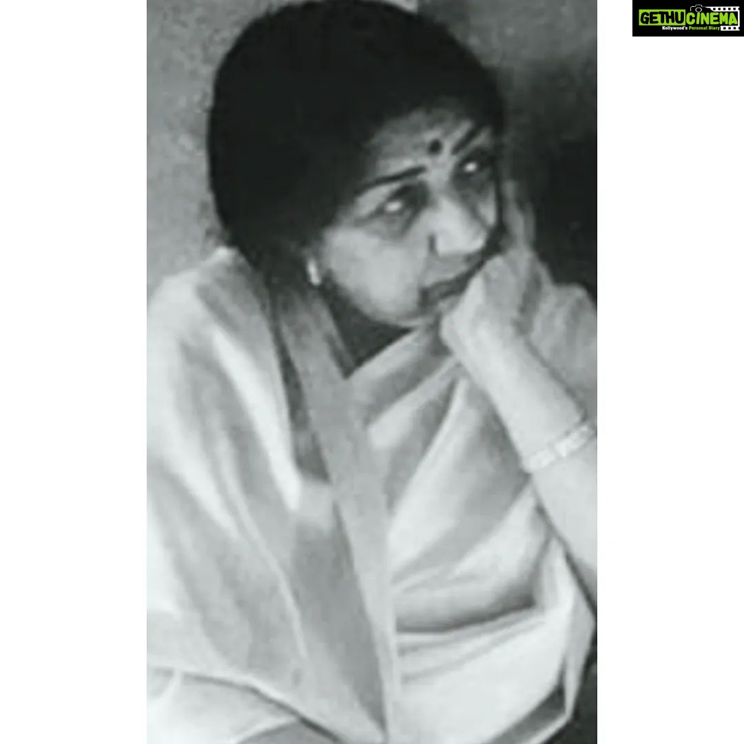 Preetika Rao Instagram - Jo kuch bhi seekha inhin se seekha 🙏🇮🇳 Lata ji - A Legend who is a Guru to Generations of Singers and will continue to be immortally ... @lata_mangeshkar 🙏❤ ...... ..... ..... ..... ..... #latamangeshkar #riplatamangeshkar