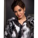 Preetika Rao Instagram - ❤ Shoot: Cover Shoot : Magazine: Fitvilla Telly @fitvillatelly ......................................................... Designer Label : Gucci @gucci Photography : Sagar Mindhe @artographybysagar Make up: Glamblush Hair and Makeup Academy : @glamblush_makeup ..... ..... .... .... .... #winterfashion #gucci #guccijacket #guccicoat #lousvuitton #clutch #lvclutch #highfashion #fashionblogger #winterlooks #coat #highfashion #highfashionmakeup #luxuryfashion