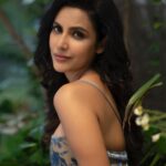 Priya Anand Instagram - Happy Valentines Day ❤️ Shot by: @thestoryteller_india Hair & Make up: @styledbyvedya Location: @ilovecafedeparis