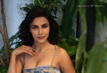 Priya Anand Instagram - Happy Valentines Day ❤️ Shot by: @thestoryteller_india Hair & Make up: @styledbyvedya Location: @ilovecafedeparis
