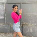 Priya Varrier Instagram – These steps are super fun and this beat is on repeat in my Playlist. 💃🙌🏻

This is your chance to be a part of the #SwipeRighMaterial music video with @gururandhawa @anirudhofficial and @deepa_deemc 😍 

All you need to do is follow the dance steps and upload your video using  #SwipeRightMaterial #TinderIndia and tag @tinder_india🔥

<Participants only above 18 can enter the contest>

#SwipeRightMaterial #TinderIndia

#Trendingreels #reelitfeelit