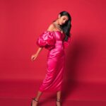 Priya Varrier Instagram - Happy Valentine’s Day!💗 Stylist : @asaniya_nazrin Photographer : @vaffara_ MUAH : @unnips Outfit : @paris_de_boutique Jewellery : @francisalukkas Post Production : @iamvysak Video Editor : @sameerusman1990 Styling Assistant : @waqashamsudheen Studio : @poojastudioskochi