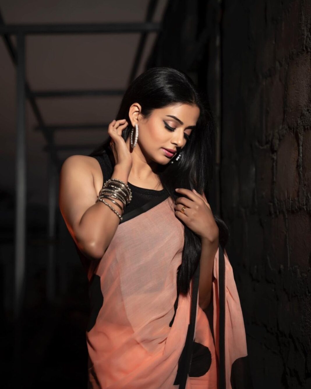Priyamani Instagram - Don’t change to fit the fashion but change the fashion to fit you !!❤️❤️❤️ Saree : @sareebari Styling : @mehekshetty ❤️❤️ 📸 : @v_capturesphotography MUH : @pradeep_makeup @shobhahawale Personal assistant: @prasad_idiot #etv #dhee14dancingicon #sareelove